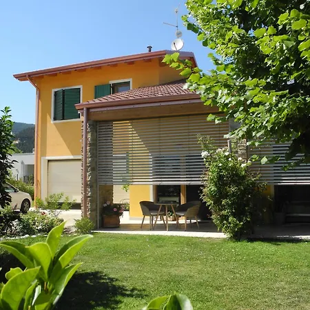 Mimosa E Lilla 住宿加早餐酒店 弗马尼