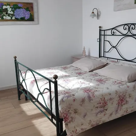 Frühstückspension Mimosa E Lilla 3*